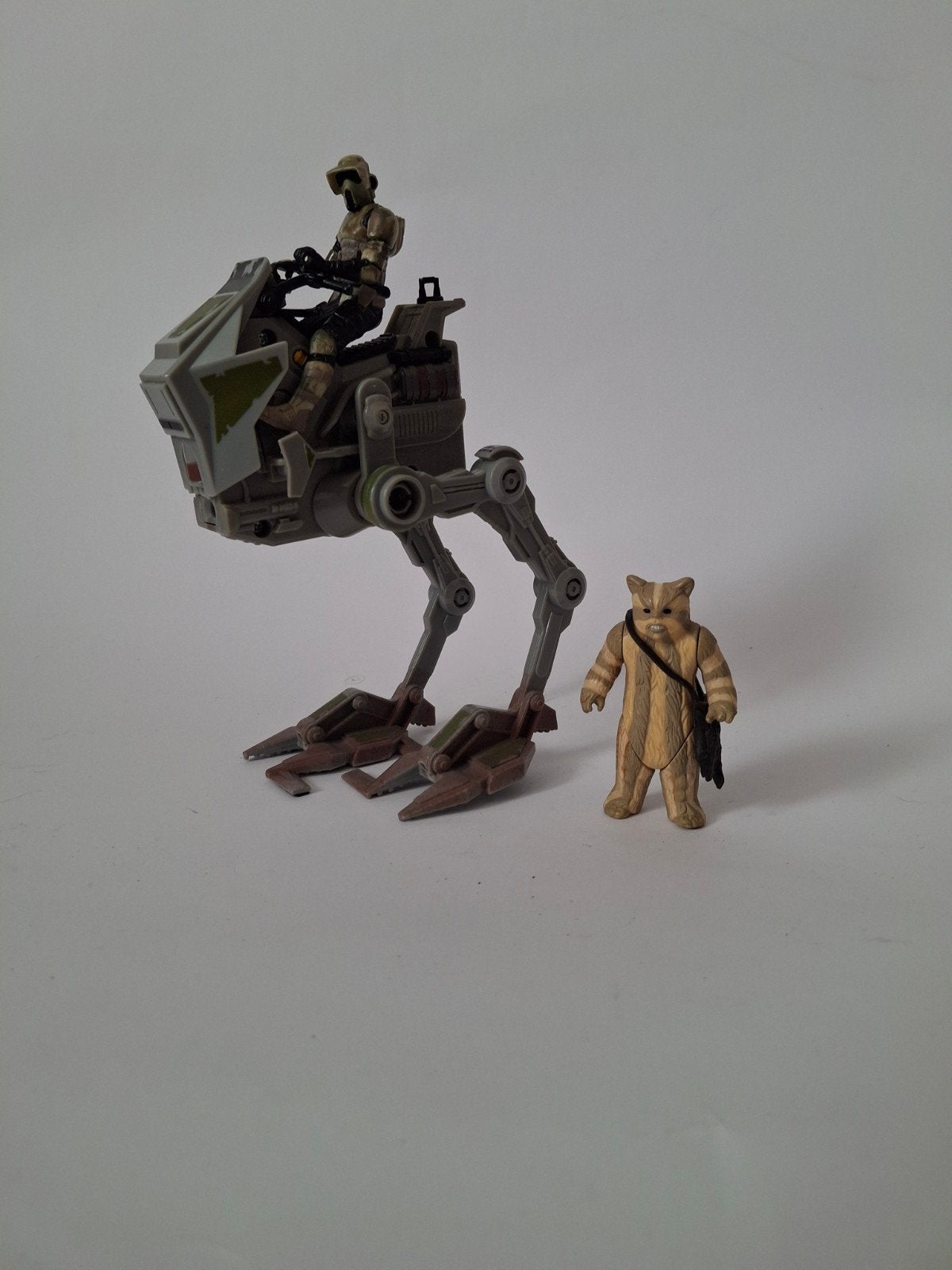 Star Wars actiefiguren: Scout Trooper  & 1983  Ewok, Ophalen of Verzenden, Gebruikt