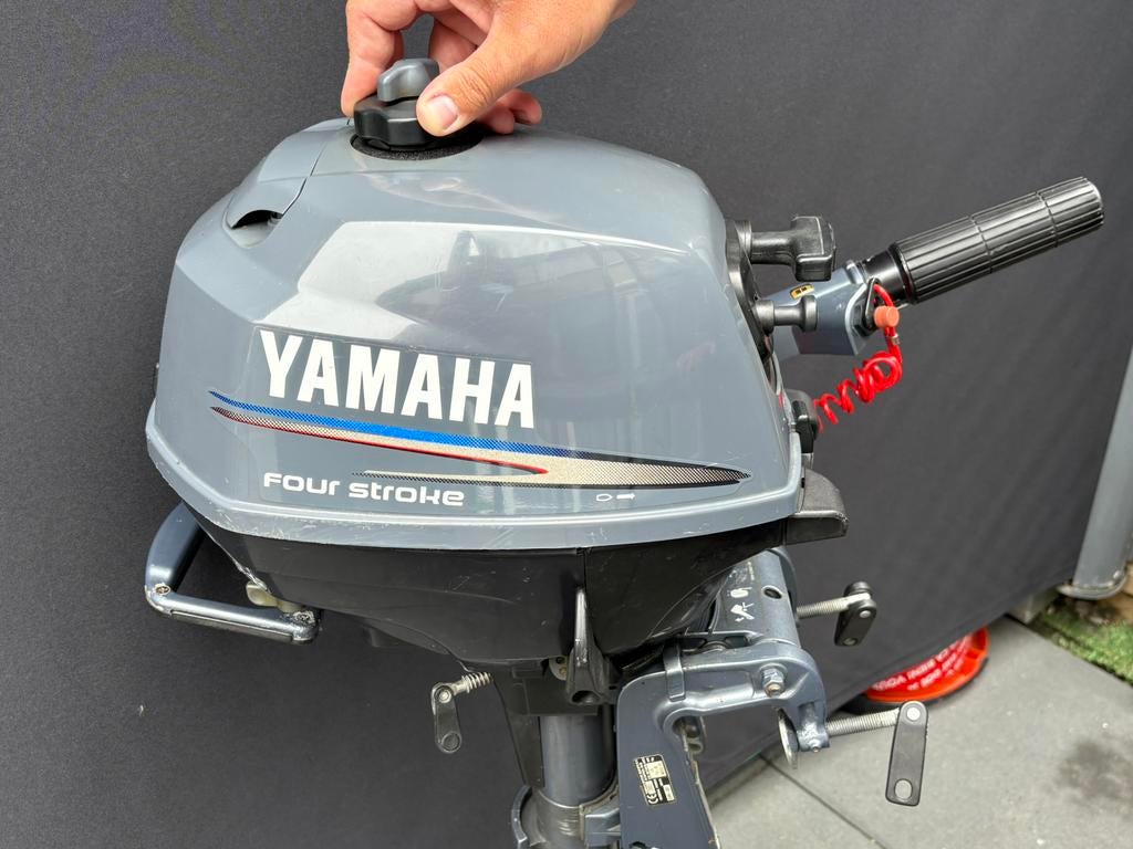 Nette Buitenboordmotor yamaha 2,5pk 4takt kortstaart, Watersport en Boten, Buiten- en Binnenboordmotoren, Ophalen, Zo goed als nieuw