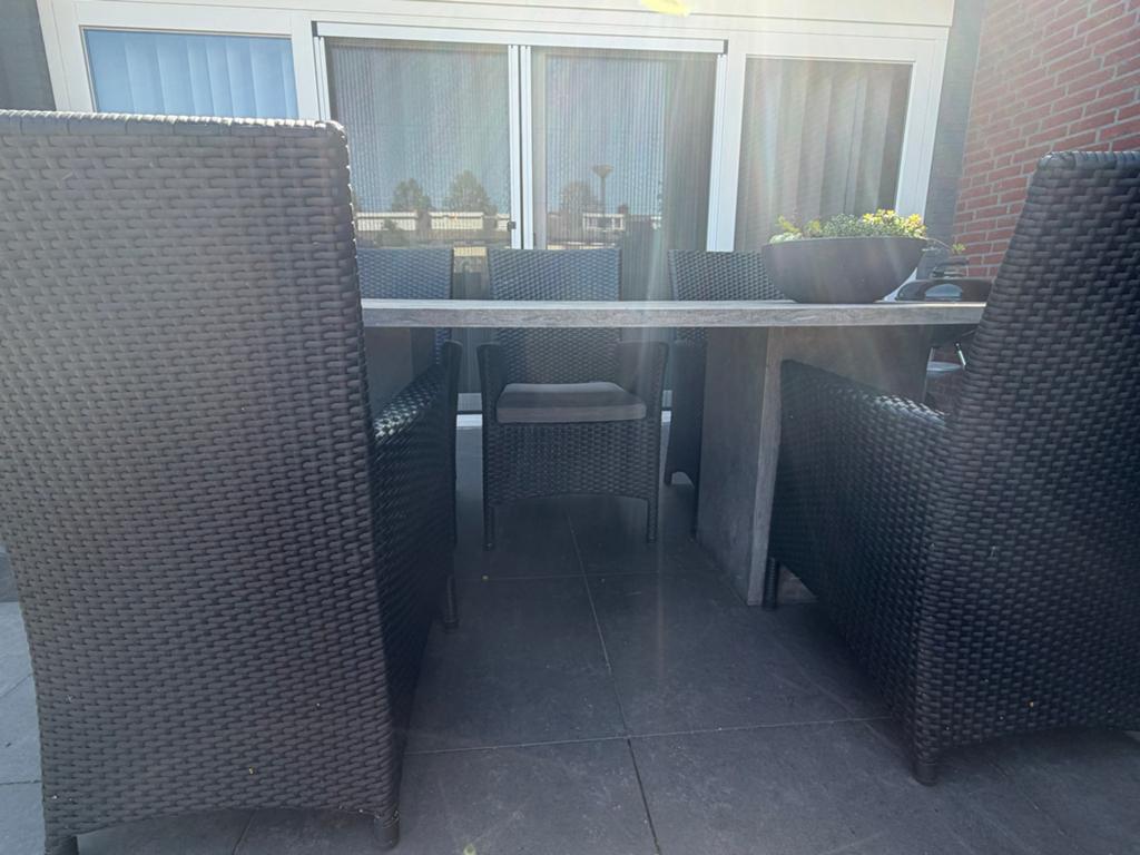 Hardstenen tuintafel met 6 wicker stoelen, Tuin en Terras, Tuintafels, Ophalen, Gebruikt, Rechthoekig, Wicker