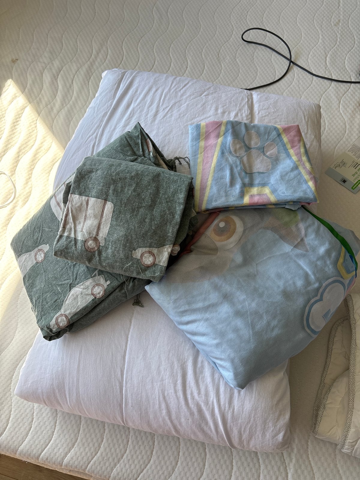 4-seizoenendekbed 140x200 met 2 hoezen (Auto's & Paw Patrol), Ophalen of Verzenden, Gebruikt, Wit, Overige typen