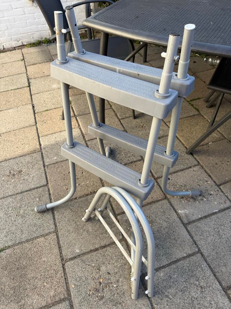 Bestway zwembadtrap + Intex voetenbad, Tuin en Terras, Zwembad-toebehoren, Ophalen, Gebruikt, Ladder