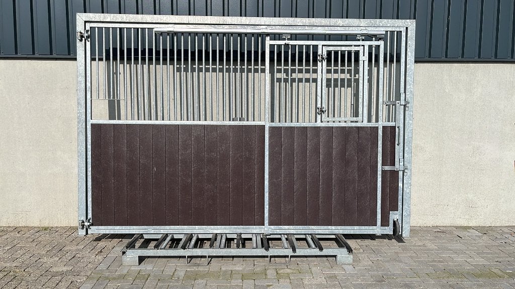 Voorwand volledig open draaibaar | 3500 x 2300 mm., Weidegang, 4 paarden of pony's of meer