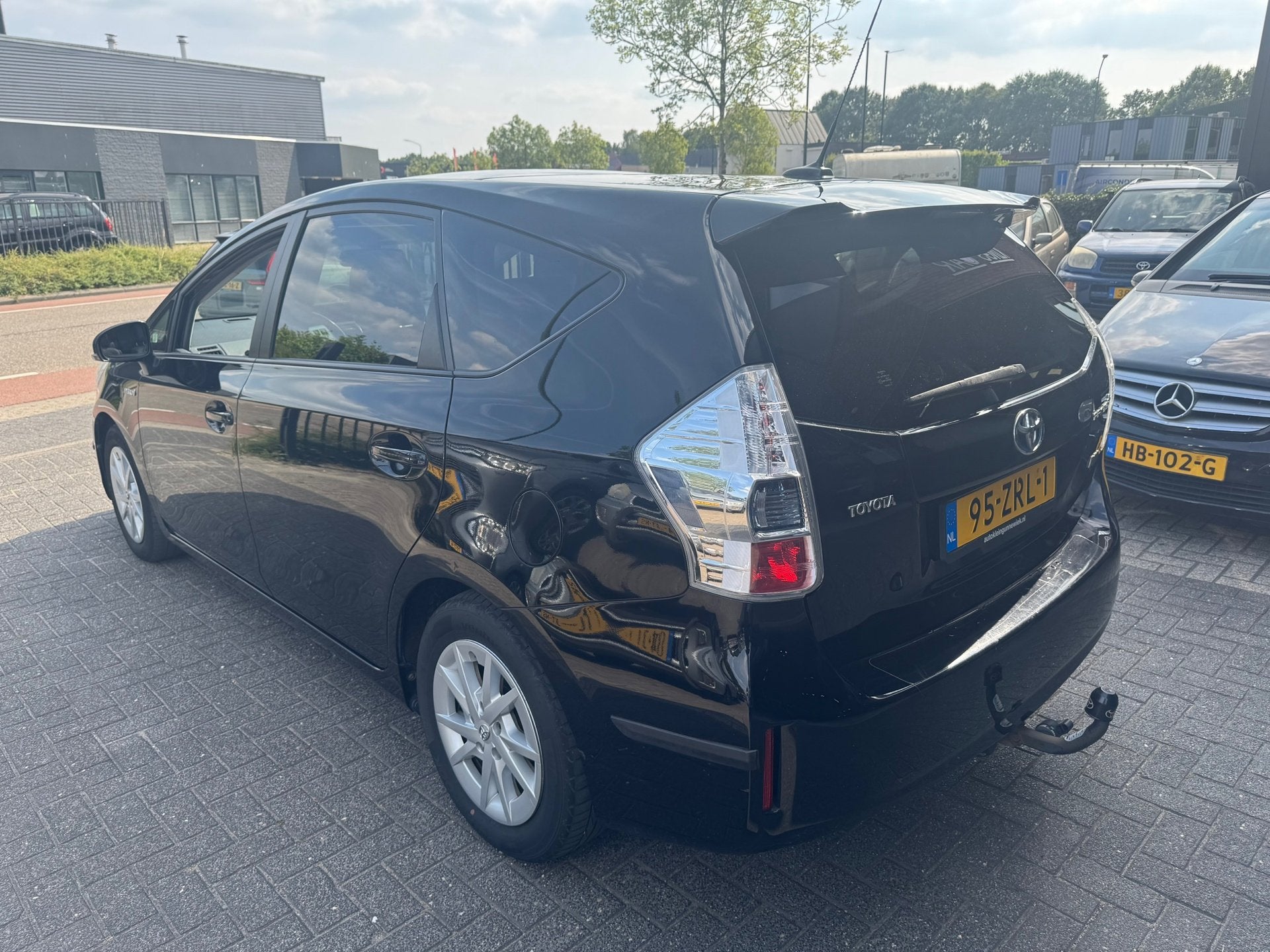 Toyota Prius Wagon 1.8 Dynamic 7 PERS PANO XENON CAMERA HUD, Auto's, Toyota, Euro 5, Gebruikt, 4 cilinders, 7 stoelen