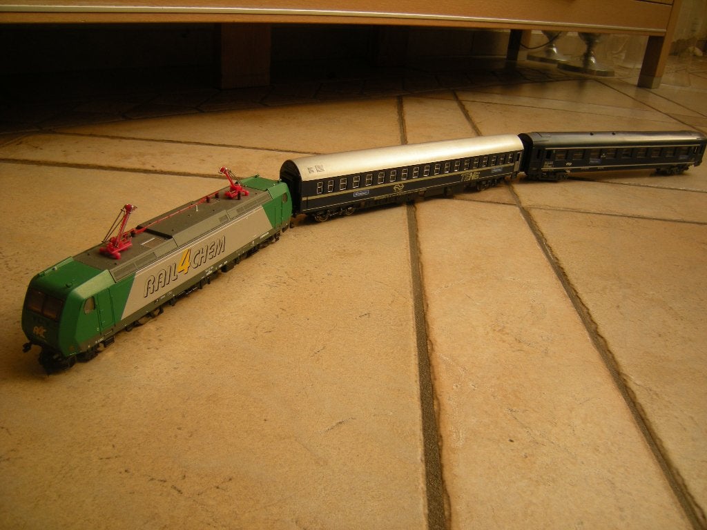 piko trein en 2x wagon, Wisselstroom, Gebruikt, Locomotief, Piko