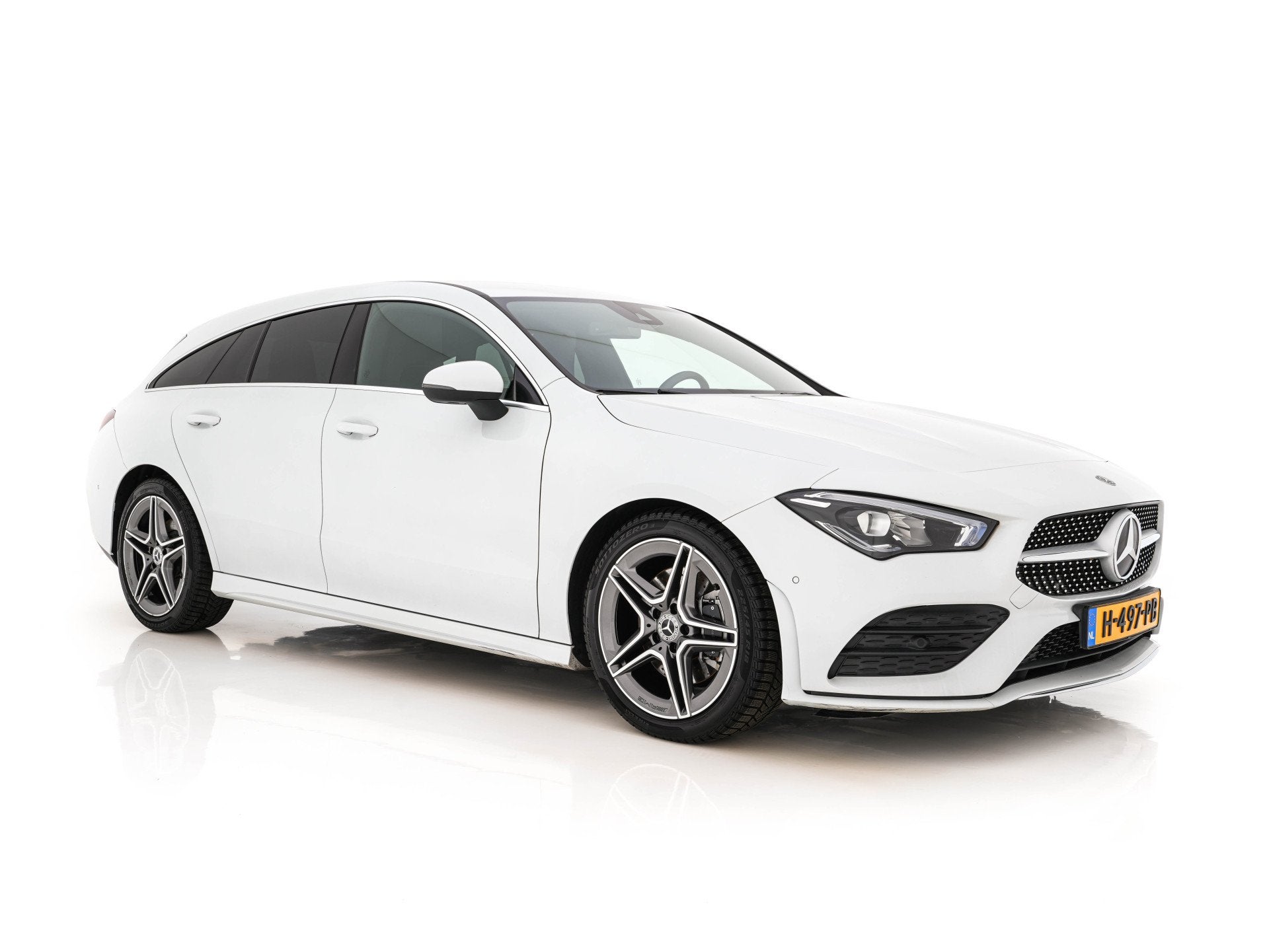 Mercedes-Benz CLA-Klasse Shooting Brake 200 AMG-Sportpack Bu, Auto's, Gebruikt, 4 cilinders, Wit, 1600 kg