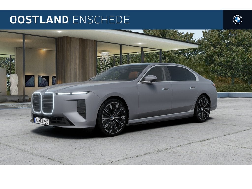 BMW i7 50 xDrive / Panoramadak Sky Lounge / Trekhaak / Bower, Auto's, BMW, Automaat, 2670 kg, Sedan, Zilver of Grijs