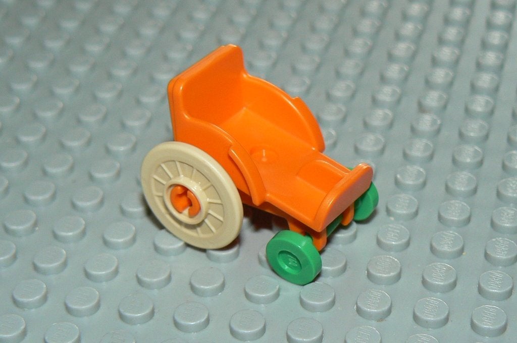 L1348 Rolstoel oranje beige / groene wielen, Ophalen of Verzenden, Nieuw, Losse stenen, Lego