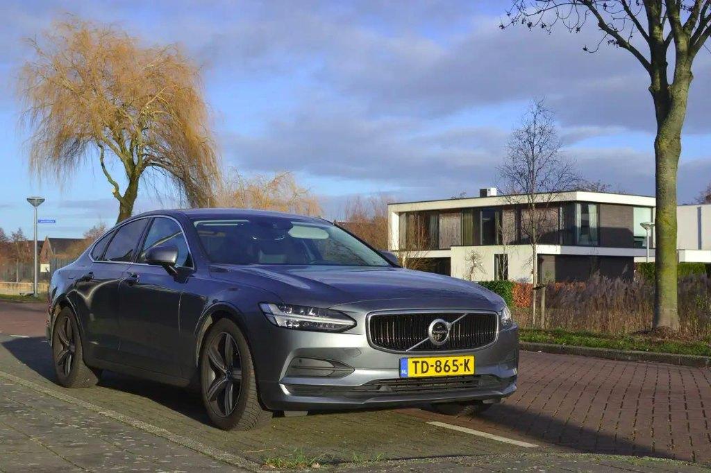 Volvo S90 T4 190pk Geartronic 2018 Grijs, 15 km/l, 1800 kg, Zwart, 1969 cc