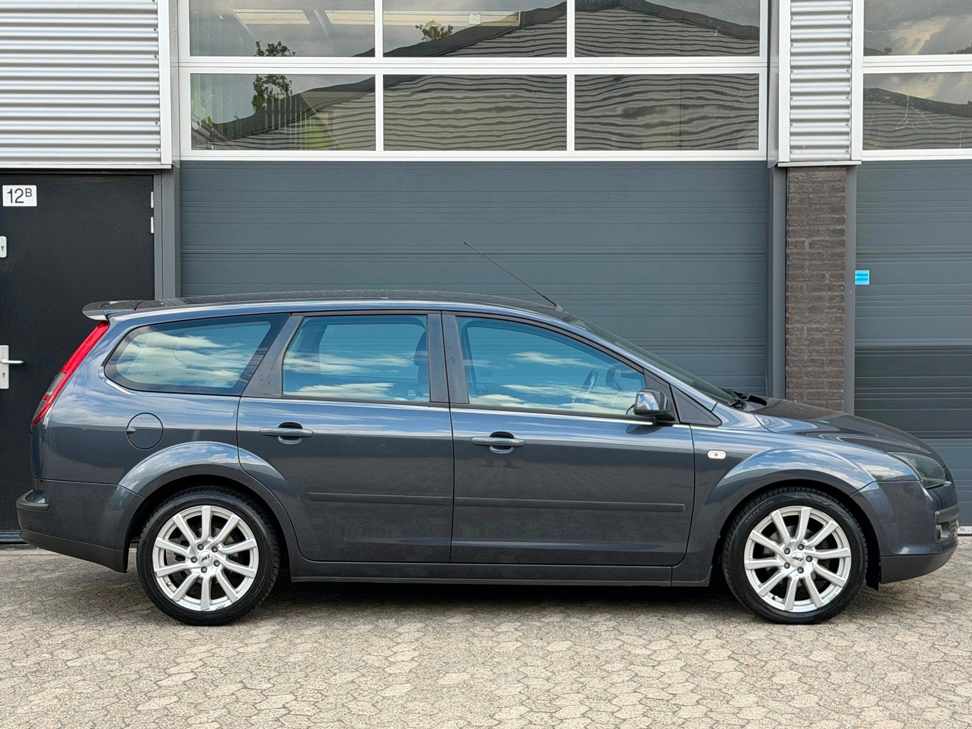 Ford Focus Wagon 1.6-16V Futura CLIMA CRUISE TREKHAAK APK, 1596 cc, Stof, Gebruikt, Zwart
