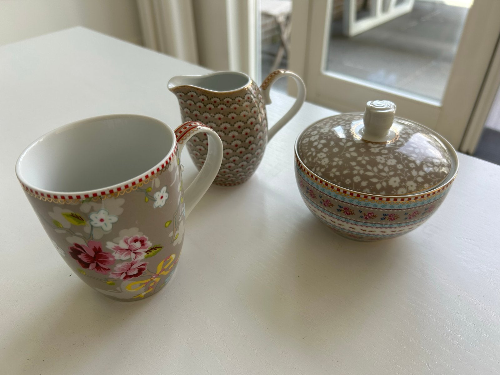 Pip Studio servies: mok, melkkan en suikerpot, Pip Studio, Zo goed als nieuw, Modern, Porselein