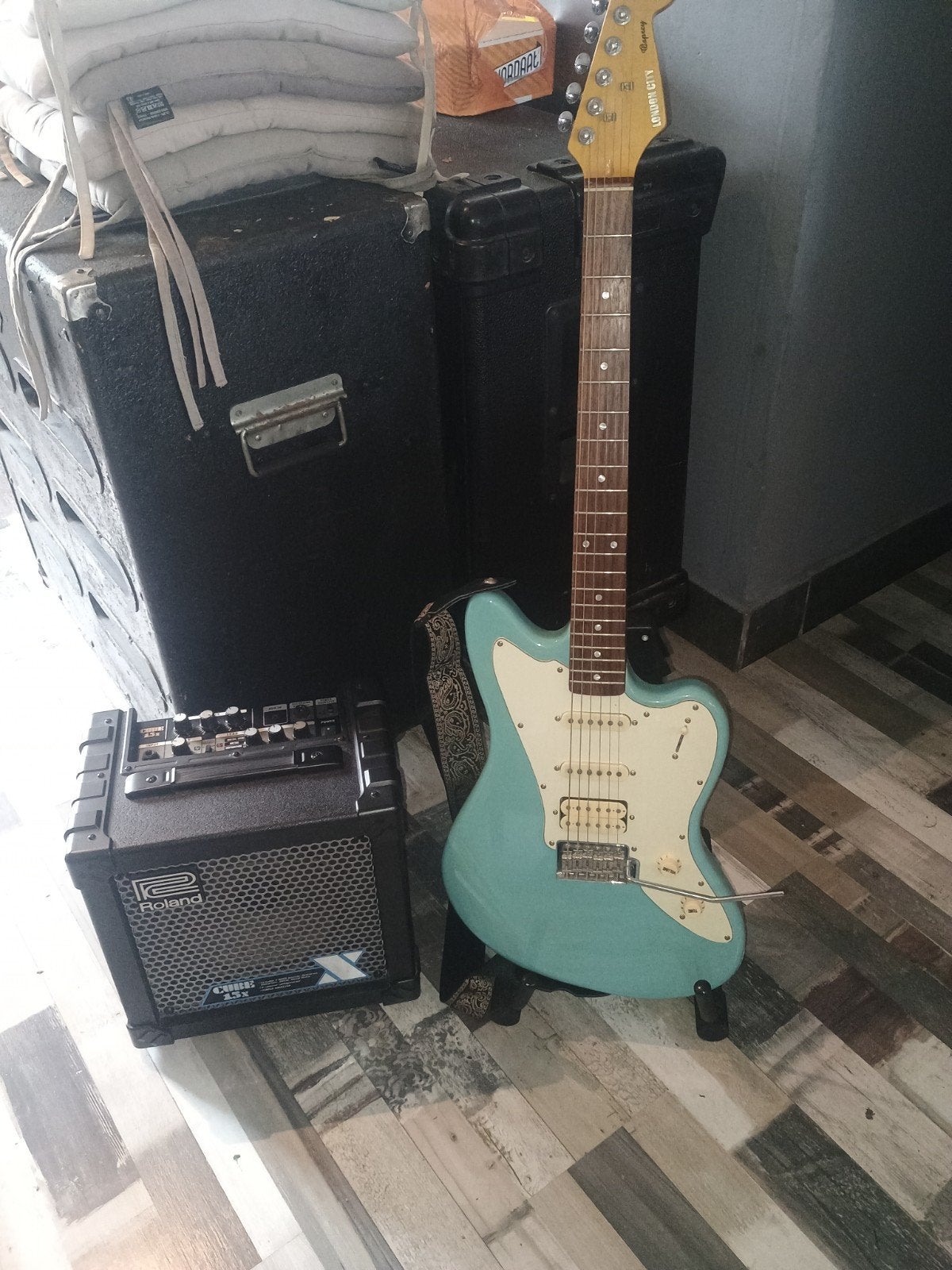 London City baby blauwe gitaar met Cube 15X versterker, Muziek en Instrumenten, Gebruikt, Met versterker, Solid body, Ophalen