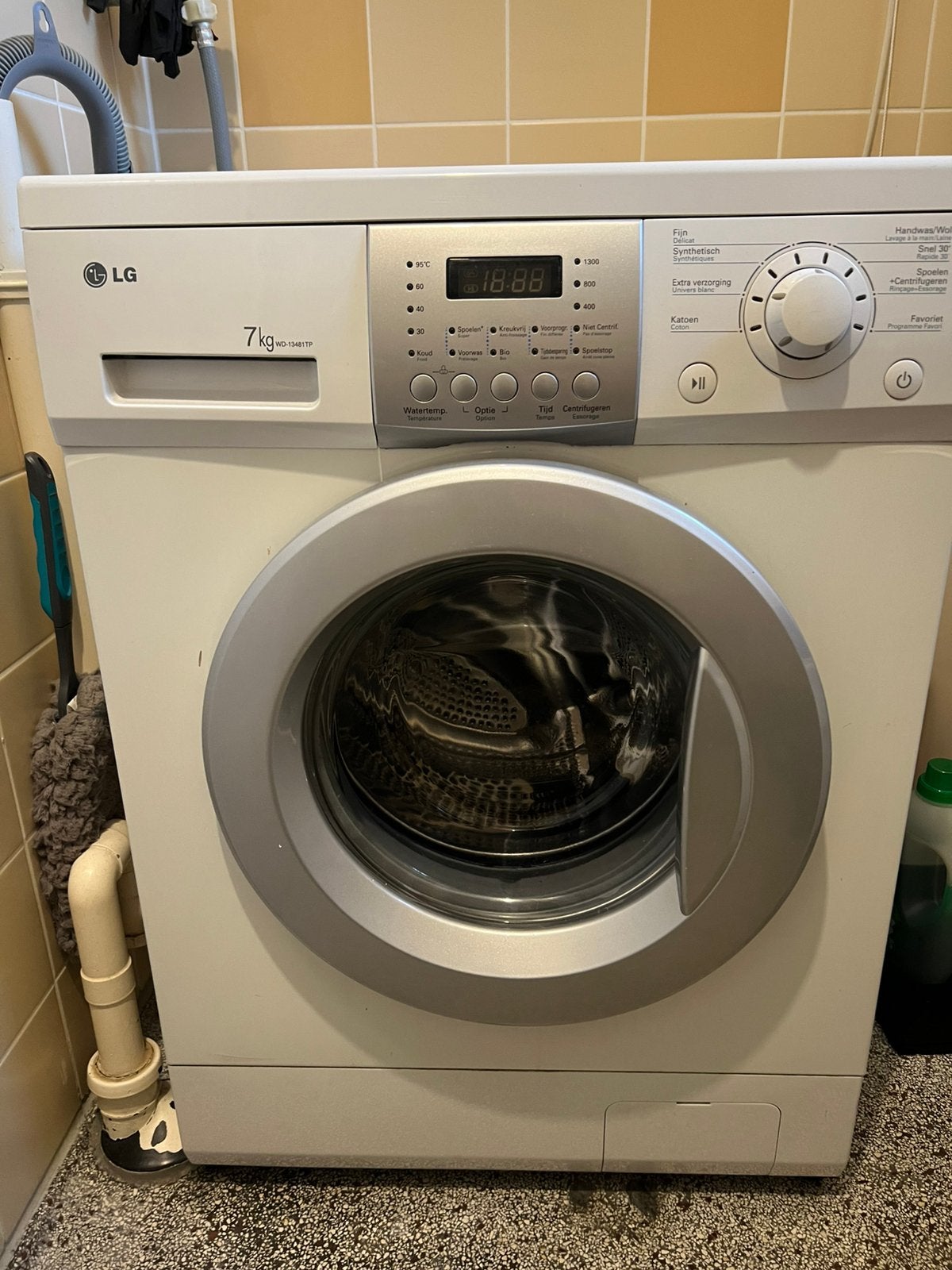 LG wasmachine, Ophalen, Zo goed als nieuw, 85 tot 90 cm, 1200 tot 1600 toeren