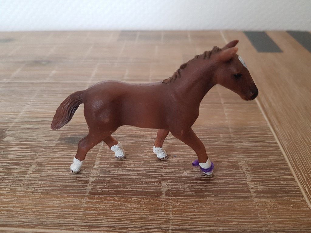 Schleich 41381 Hannoveraan veulen paard  scenery springshow, Ophalen of Verzenden, Zo goed als nieuw