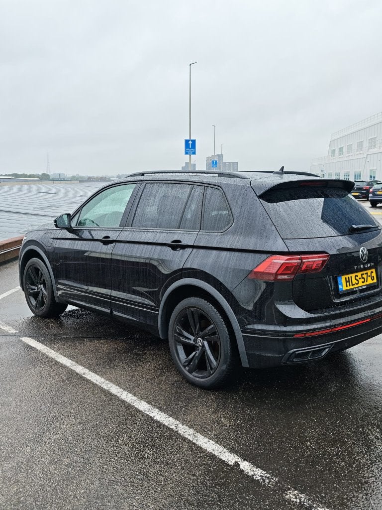Volkswagen Tiguan 1.4 TSI 180KW eHybrid R-Line Matrix LED, 1800 kg, Zwart, Overige bekleding, Zwart