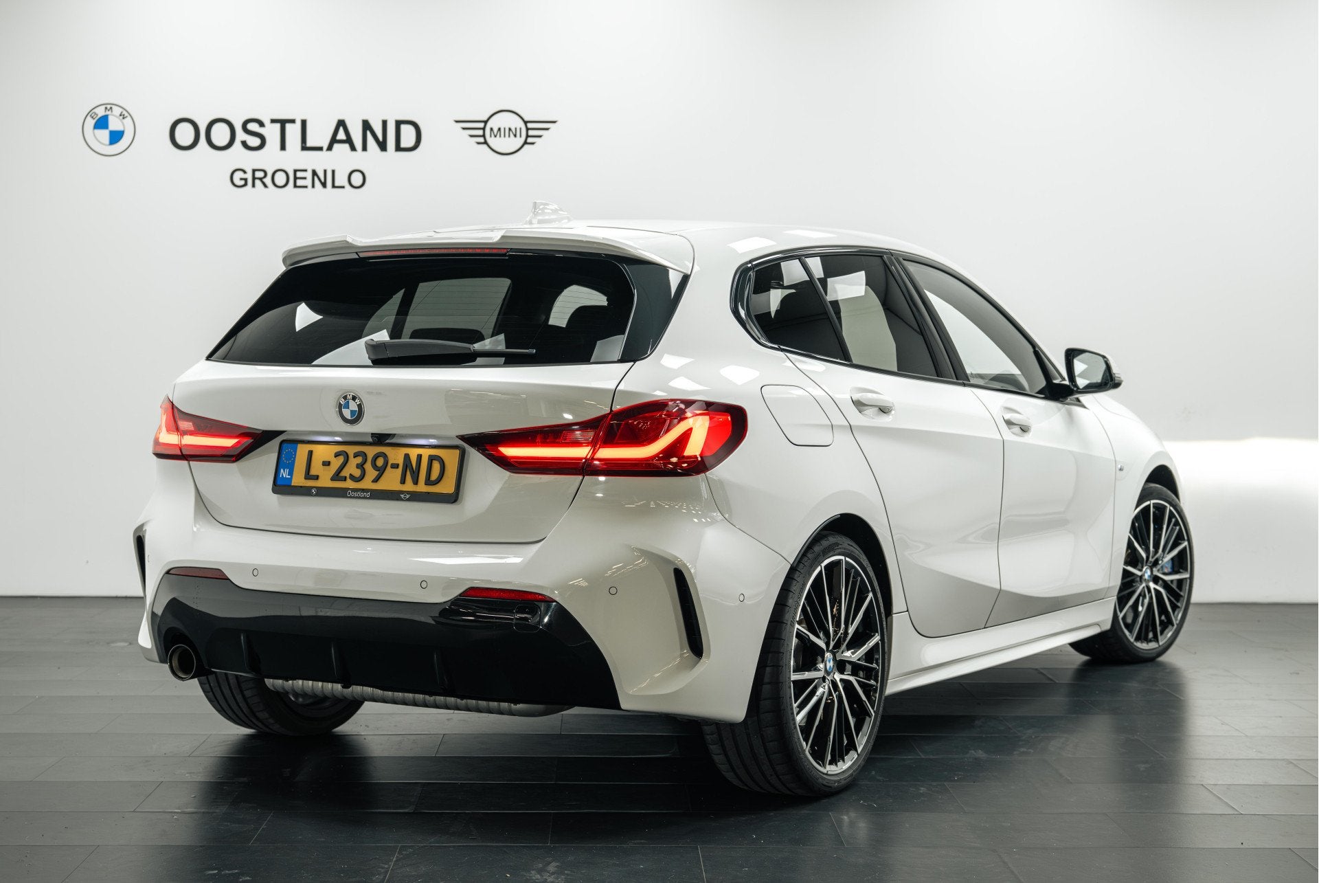 BMW 1 Serie 118i High Executive M Sport Automaat / Sportstoe, 12 maanden, 136 pk, Gebruikt, Wit