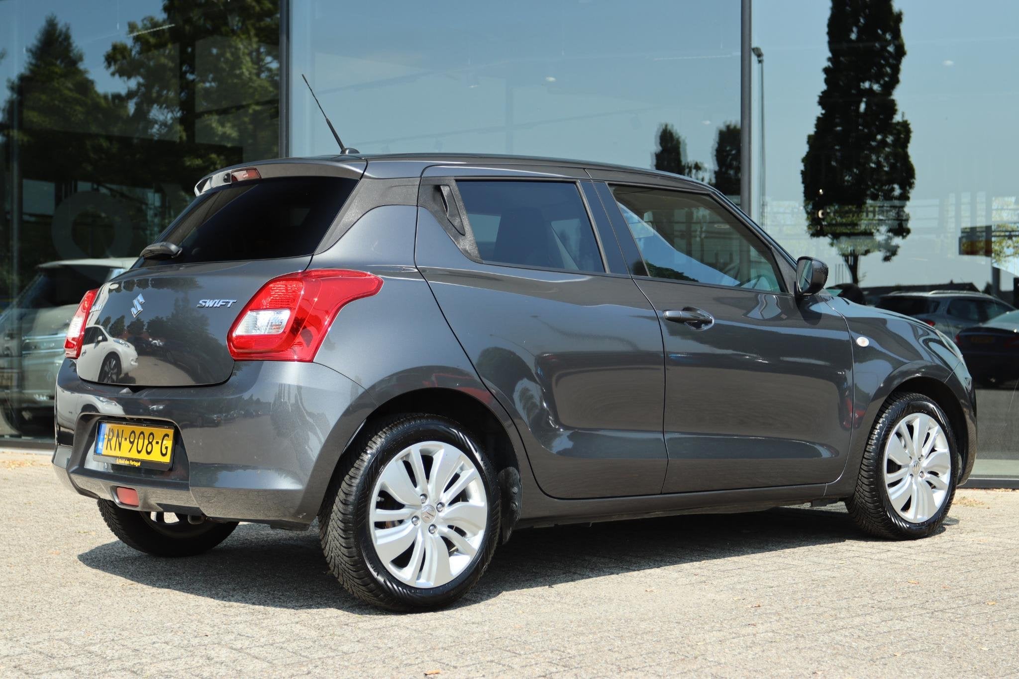 SUZUKI SWIFT 1.2 SELECT | CARPLAY | CAMERA | STOELVERW. | AI, Auto's, Voorwielaandrijving, Stof, Gebruikt, 4 cilinders