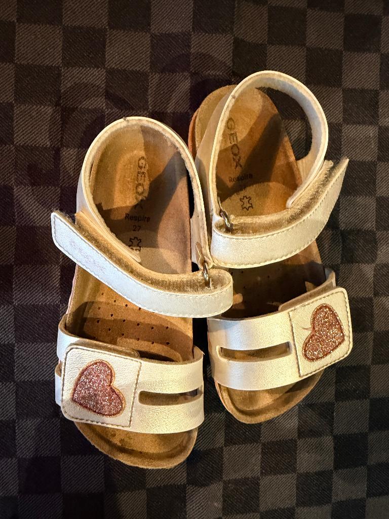 Geox Kindersandalen met hartjesdetail – maat 27, Gebruikt, Meisje, Ophalen of Verzenden, Laarzen
