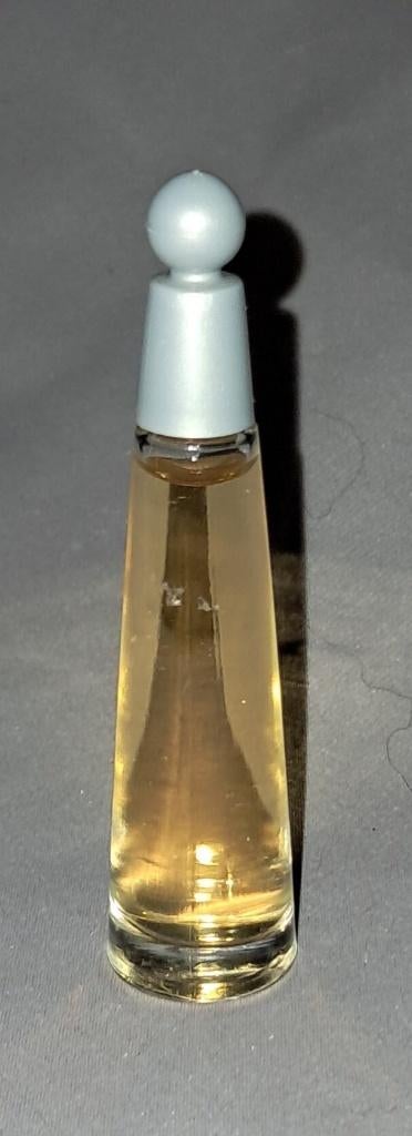 Parfum miniatuur Issey miyake, Verzamelen, Parfumverzamelingen, Ophalen of Verzenden, Zo goed als nieuw, Miniatuur, Gevuld