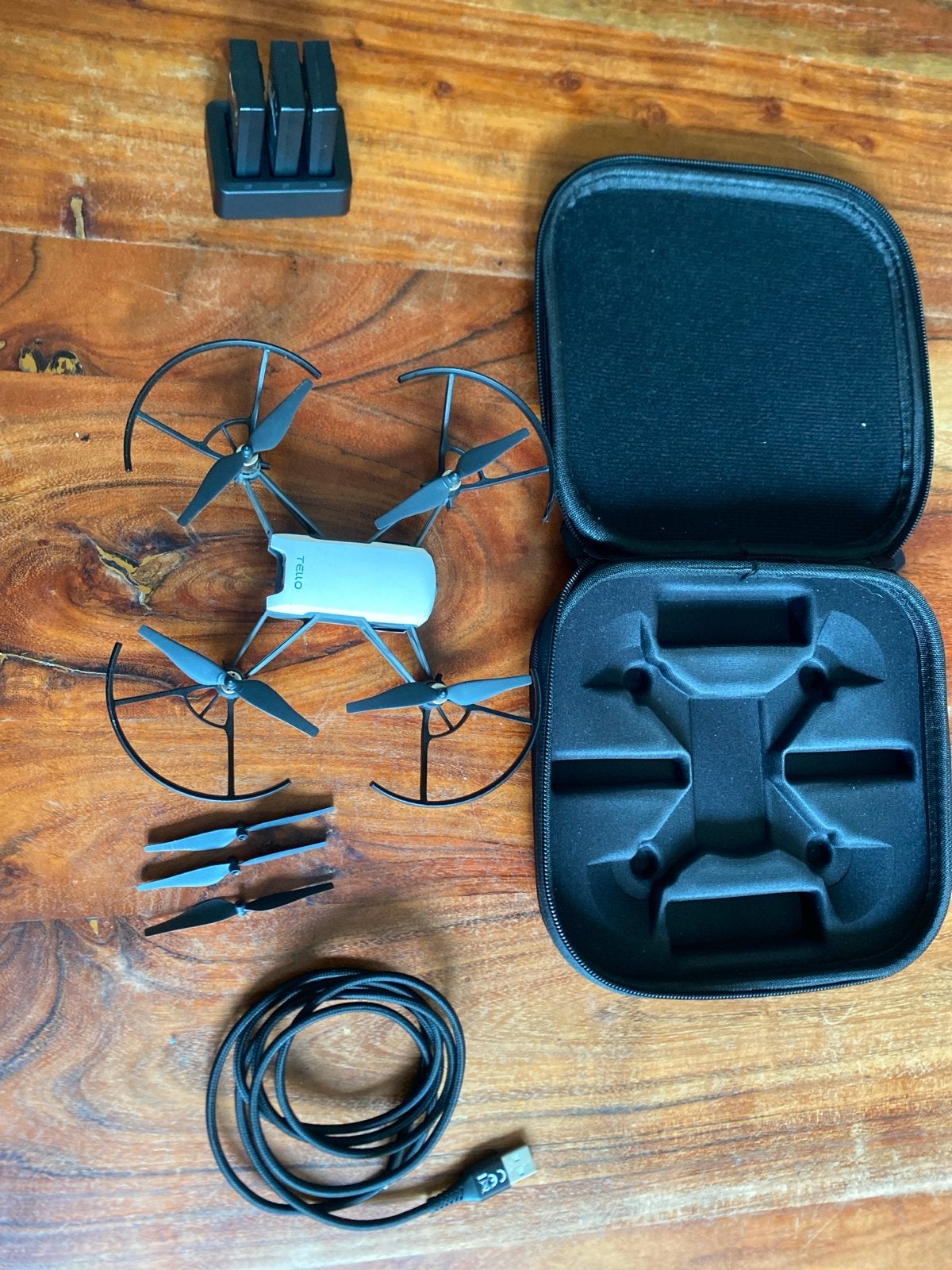 DJI Tello Drone -  zgan plus 3 batterijen en opbergkoffer, Minder dan 100 meter, Ophalen of Verzenden, Zo goed als nieuw, DJI