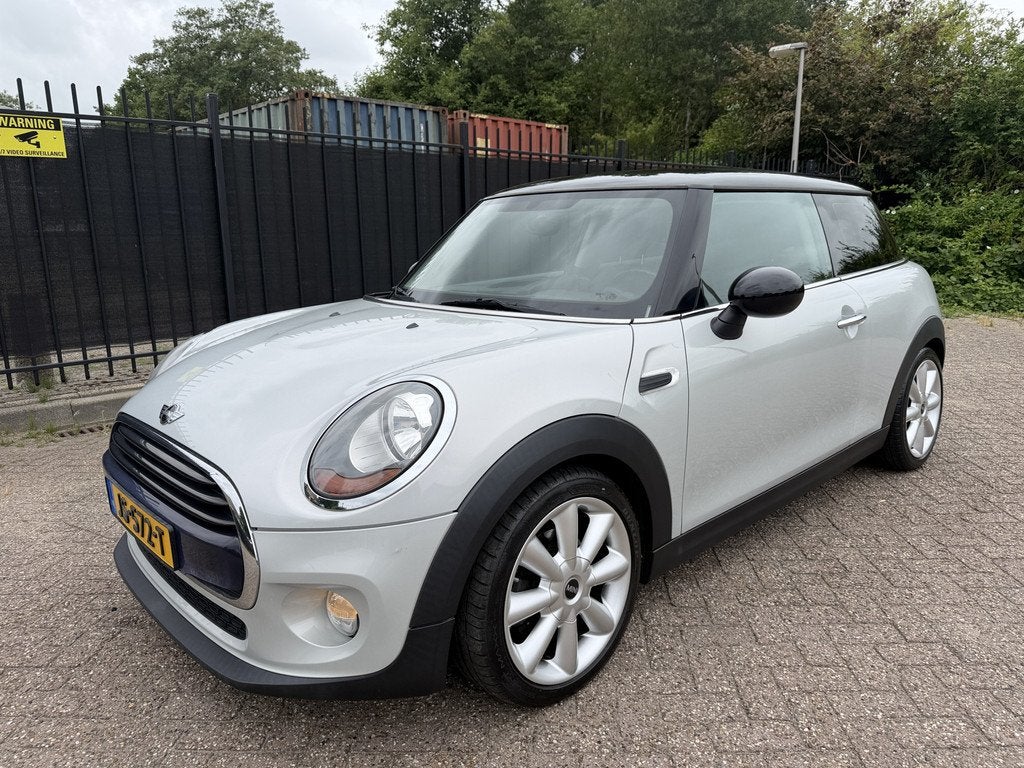 MINI Mini 1.5 Cooper Business Stoelverw/AC/Navi/Cruise, Auto's, Mini, Voorwielaandrijving, Gebruikt, 4 stoelen, 49 €/maand