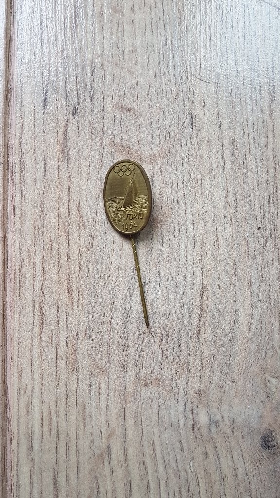 Speldje Olympische spelen Tokio 1964, Ophalen of Verzenden, Zo goed als nieuw, Sport, Speldje of Pin