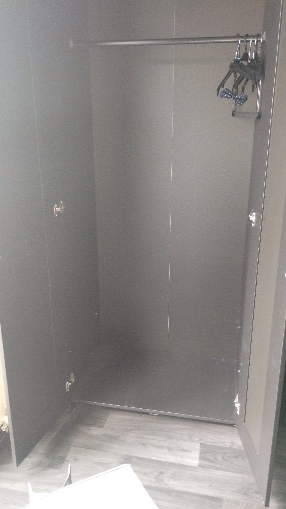 Schone niet beschadigde Brimnes kledingkast, Ophalen, Met deur(en), Gebruikt, 100 tot 150 cm