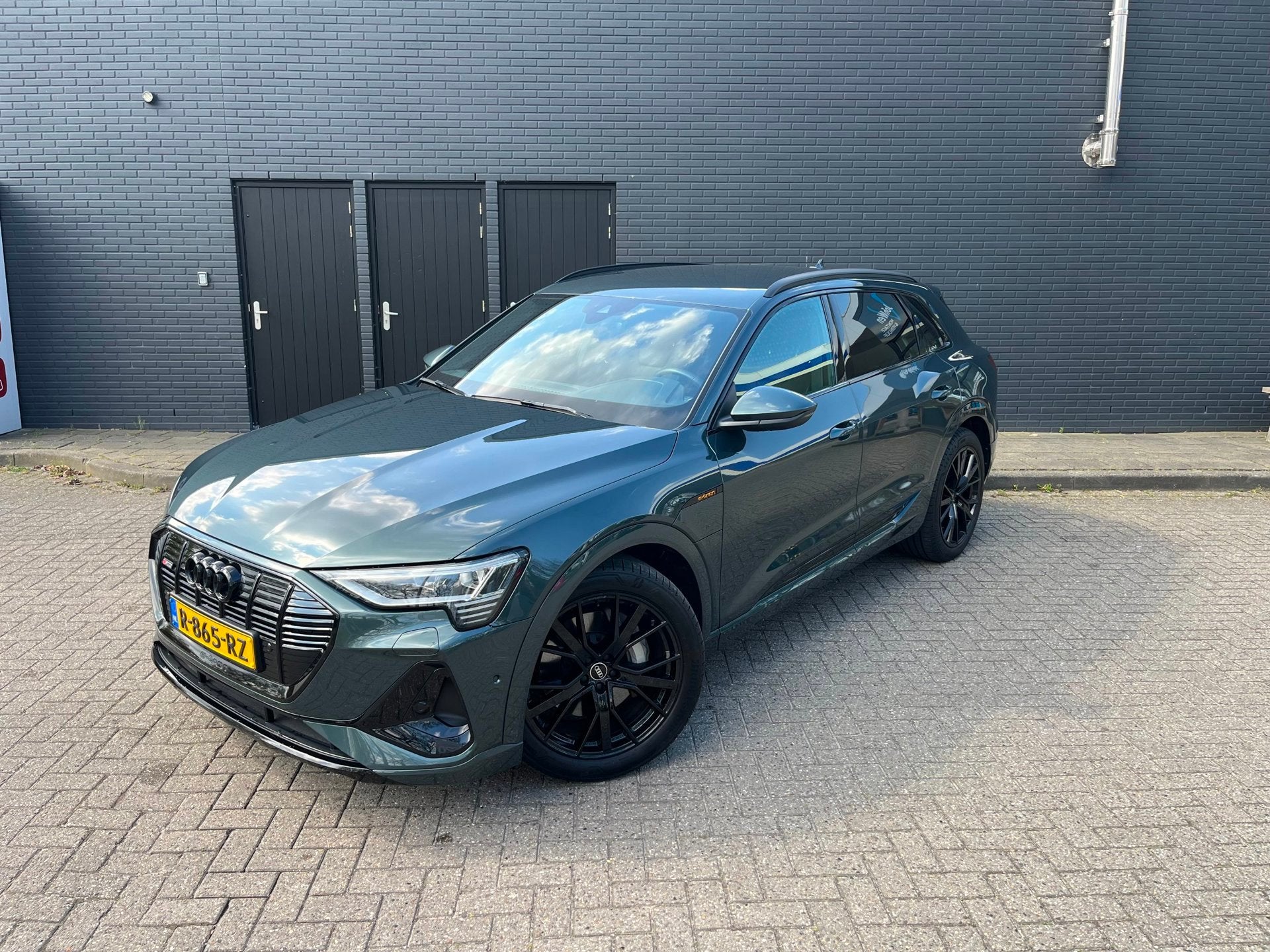 Audi E-tron 55 quattro S edition 95 kWh SOH 92,52%, Automaat, 131 €/maand, Zwart, 95 kWh
