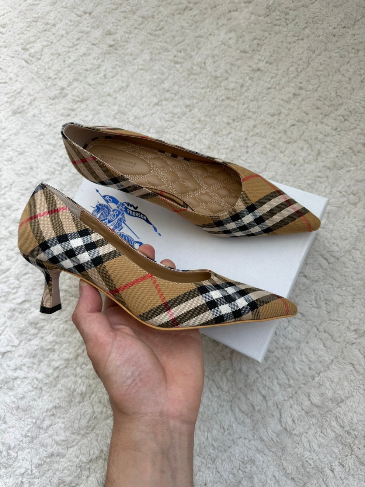 Dames hakken | Burberry Pump | Beige | 36 tm 39, Ophalen of Verzenden, Zo goed als nieuw, Zwart, Sneakers of Gympen
