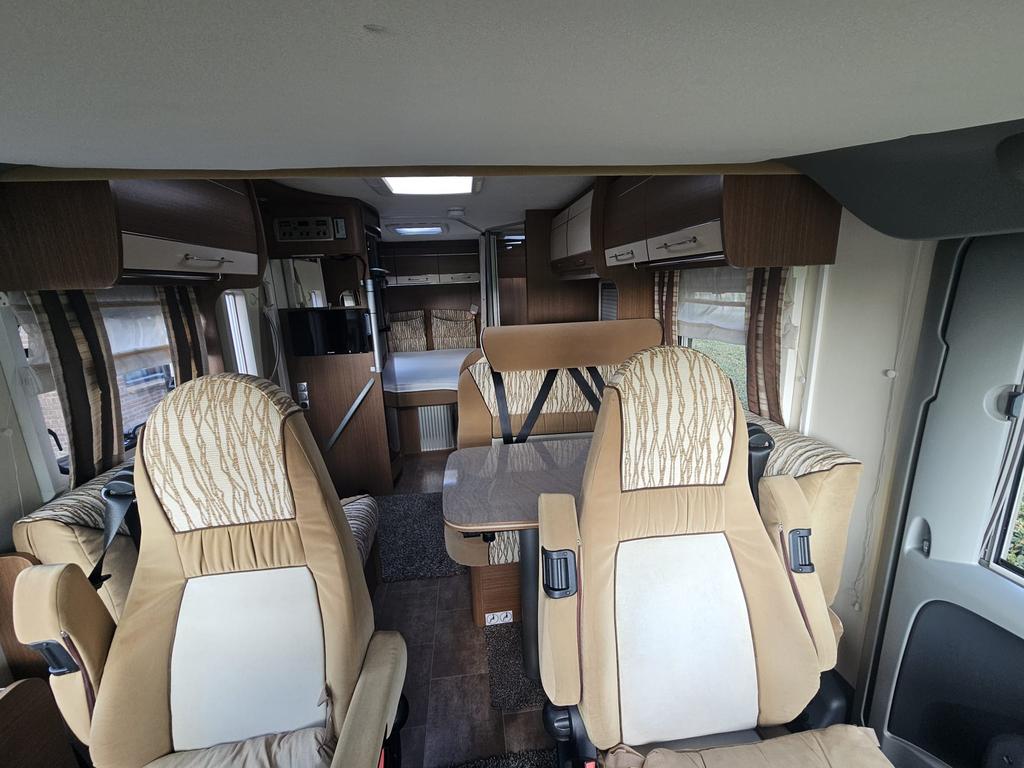 Burstner Aviano i684, 72.000km! ️, Caravans en Kamperen, Campers, Integraal, Luifel, Ringverwarming, Fiat