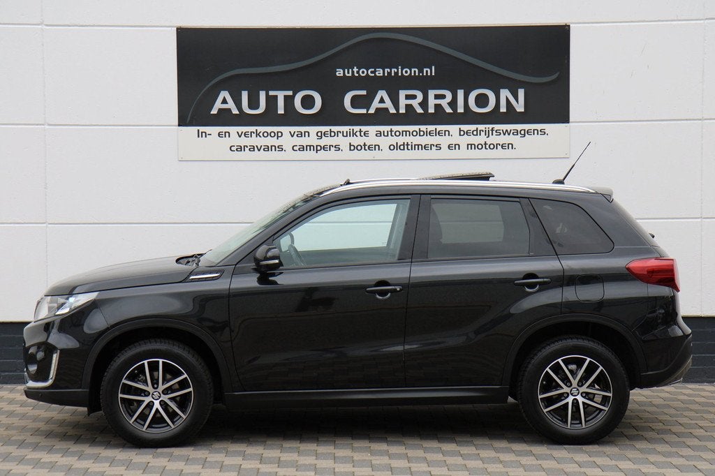 Suzuki Vitara 1.4 140PK AllGrip 4X4 Panorama Carplay Camera, Auto's, Suzuki, Adaptive Cruise Control, Gebruikt, Zwart, 4 cilinders