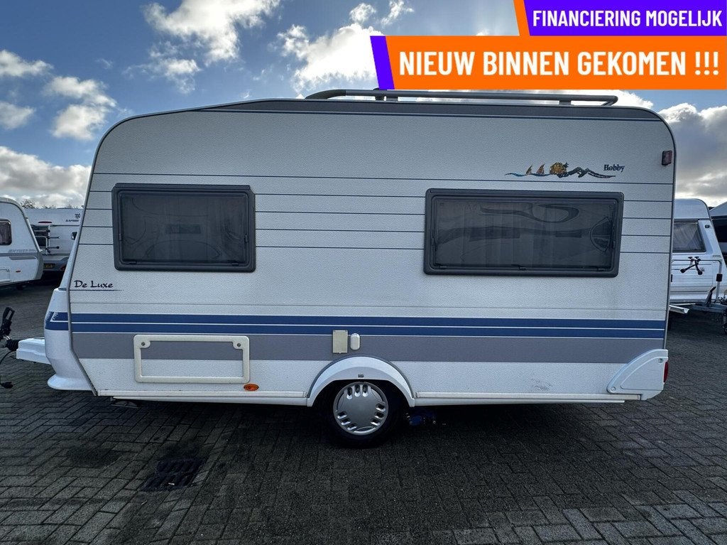 Hobby 400 SF DE LUXE DWARSBED,TOILET,TREINZIT, FIETSENDRAGER, Caravans en Kamperen, Mover, Hobby, Bedrijf, 750 - 1000 kg