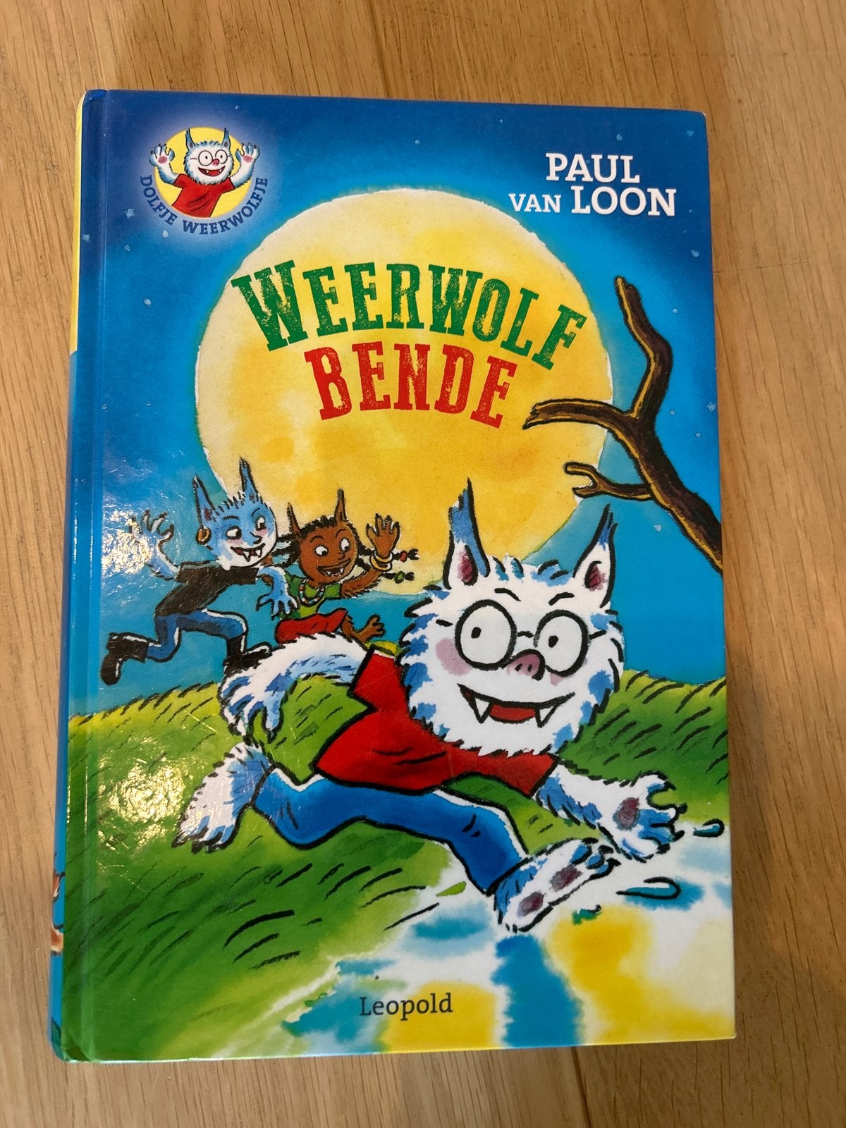 Dolfje Weerwolfje - Weerwolfbende door Paul van Loon, Ophalen of Verzenden, Zo goed als nieuw, Fictie