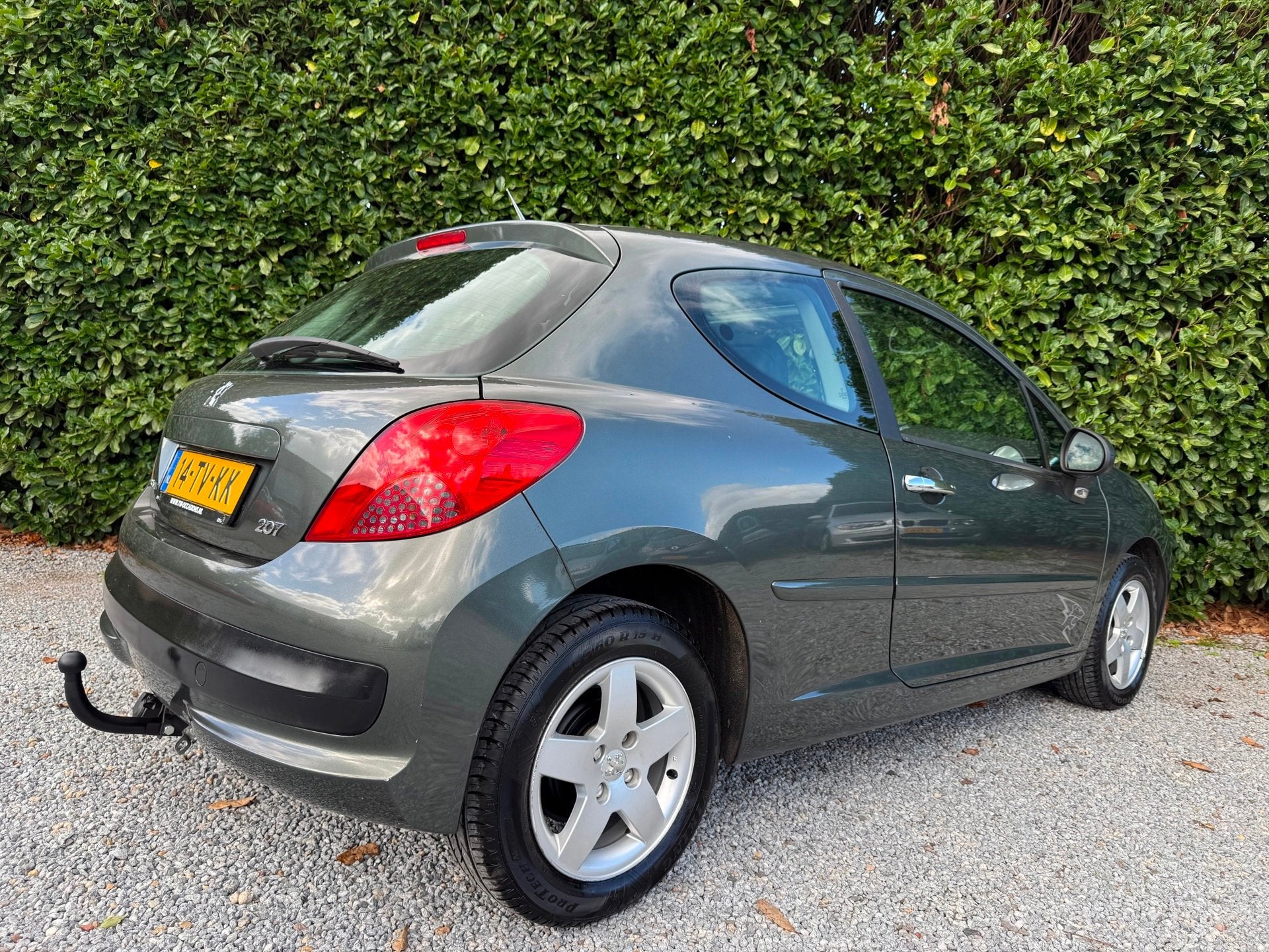 Peugeot 207 1.4 XS Pack |NWE APK|AIRCO|PANO|TREKHAAK|LEER, Auto's, Voorwielaandrijving, Zwart, 4 cilinders, 49 €/maand