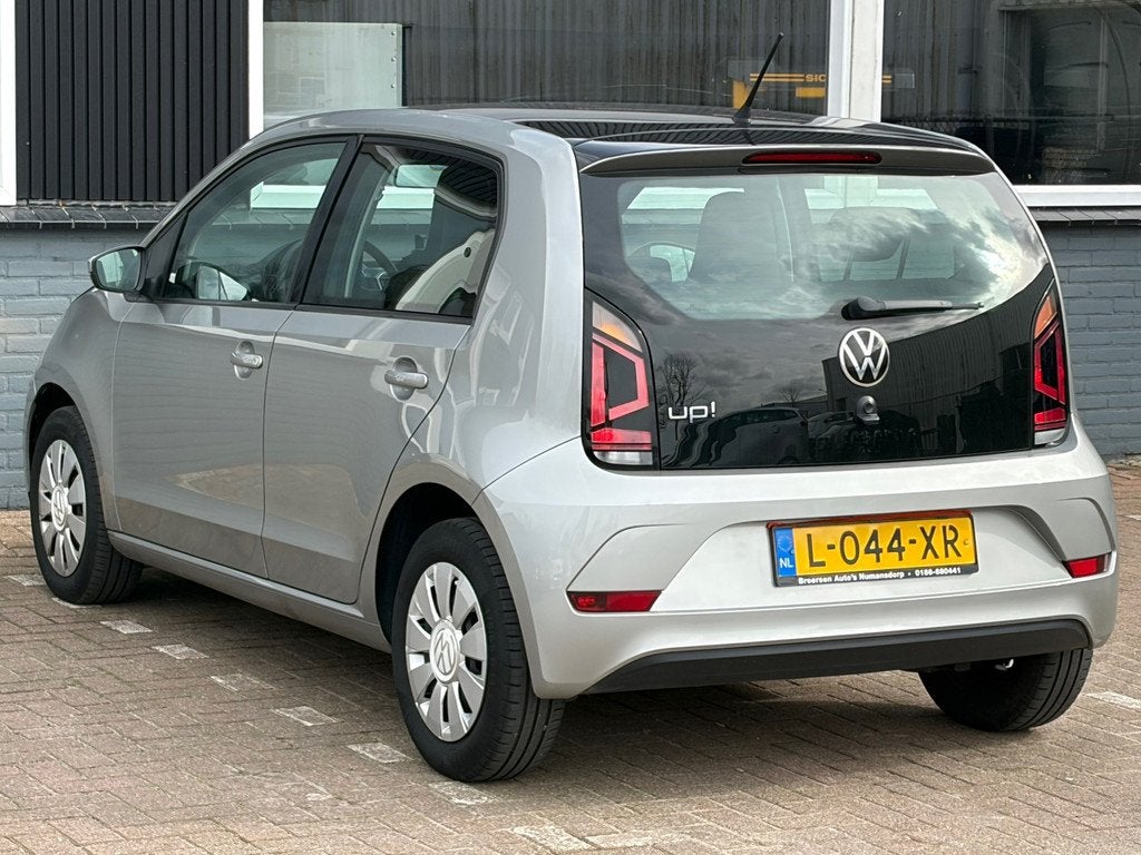 Volkswagen Up! 1.0 / Airco / Zwartdakje / 2021, Auto's, Gebruikt, 4 stoelen, Origineel Nederlands, Bedrijf