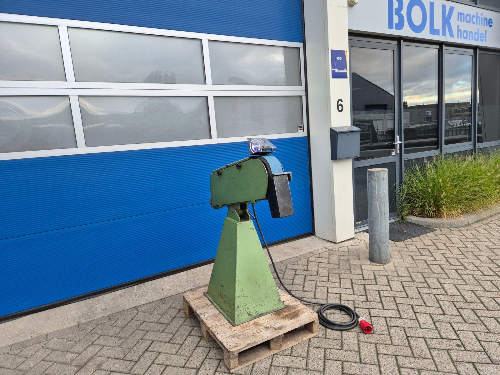 Industriële Bandschuurmachine 75x2000mm 380V nette staat, Gebruikt, Holland, Bandschuurmachine, Info@bolkmachinehandel.nl