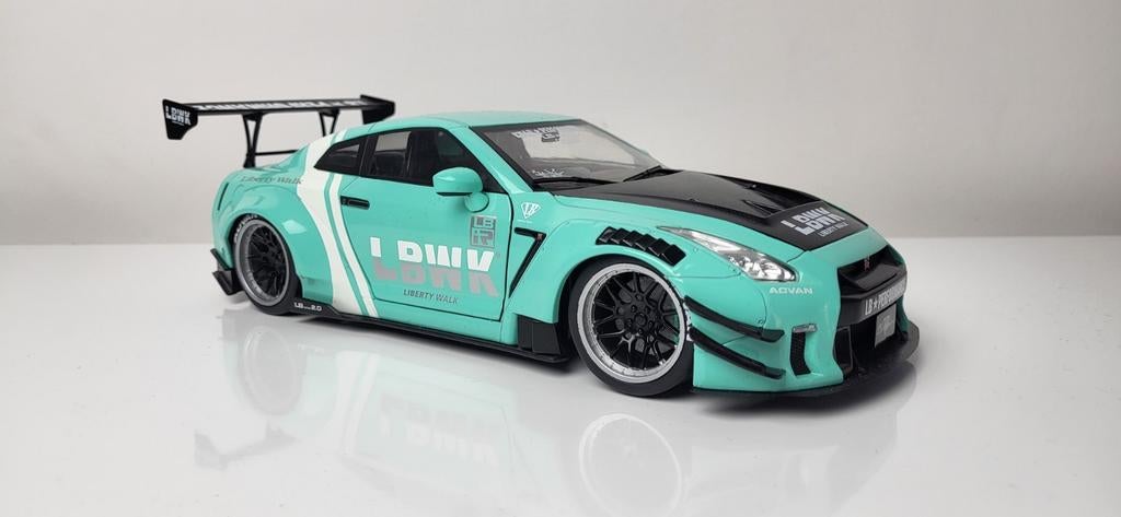 1/18 Solido Nissan GTR R35 LBWK, Ophalen of Verzenden, Zo goed als nieuw, Auto, Solido
