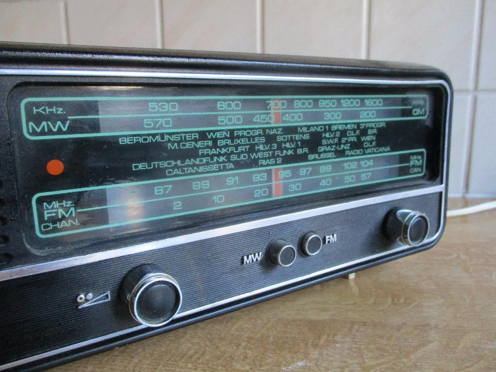 Erres radio TA0244/14 FM AM retro tafel, Ophalen