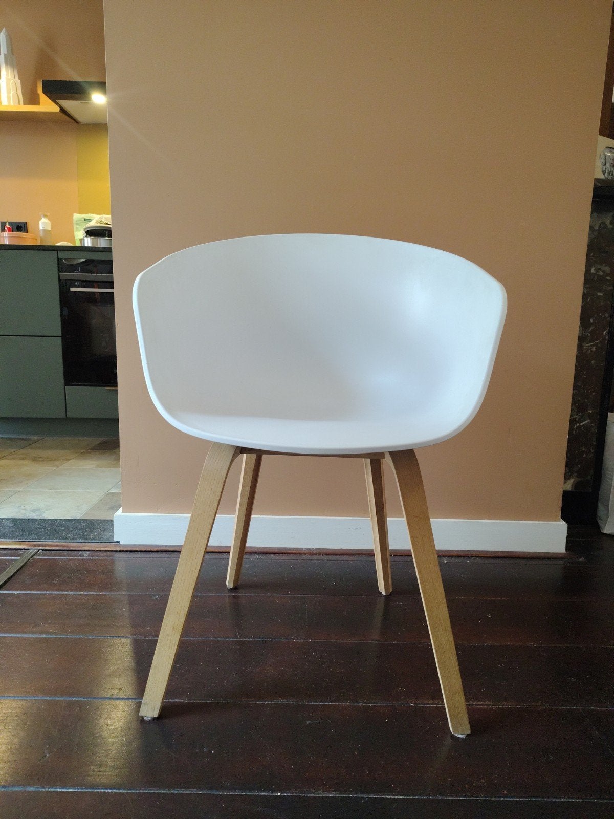 HAY About A Chair AAC22 - Wit met houten onderstel, Hout, Gebruikt, Wit, Modern, Scandinavisch, Minimalistisch