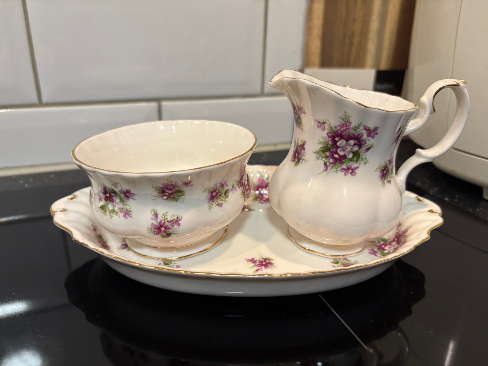Royal albert sweet violets, Antiek en Kunst, Ophalen