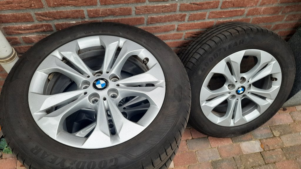 Originele BMW velgen met zomerbanden, van BMW X1 F48, Auto-onderdelen, Ophalen, Gebruikt, Banden en Velgen, 17 inch