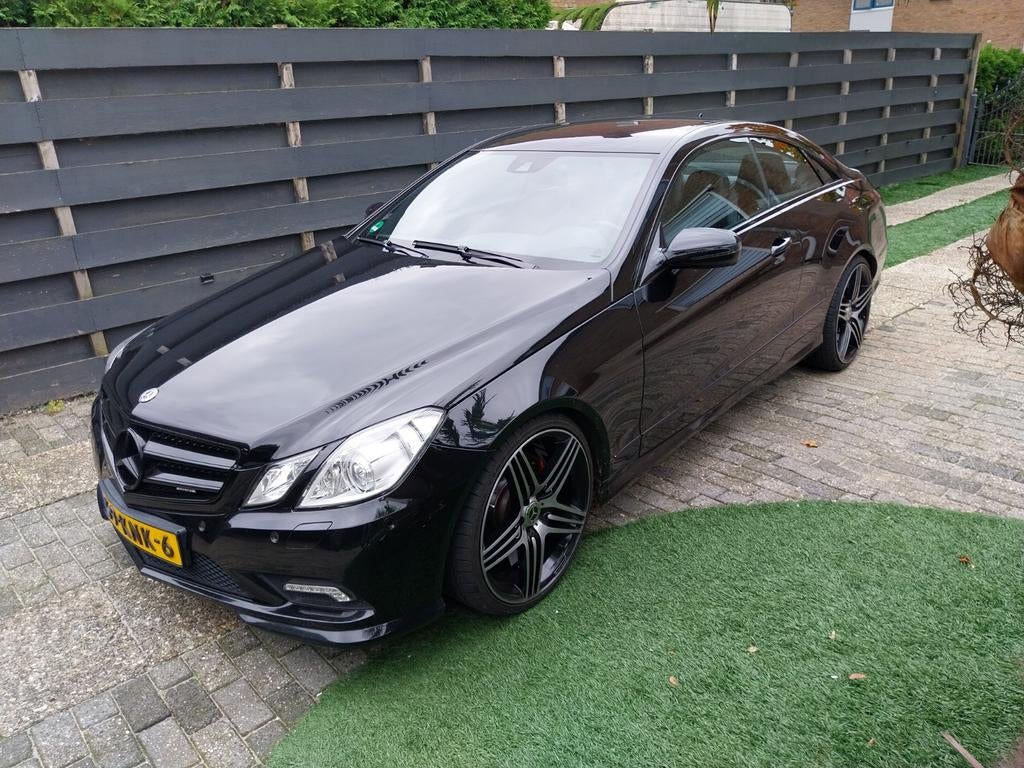 Mercedes-Benz E-Klasse 1.8 E250 CGI Coupe AUT 2010 Zwart, Auto's, Mercedes-Benz, Achterwielaandrijving, 1800 kg, Zwart, 4 cilinders