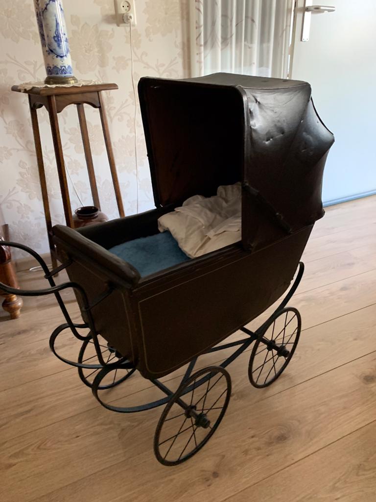 Antieke poppenwagen, Ophalen
