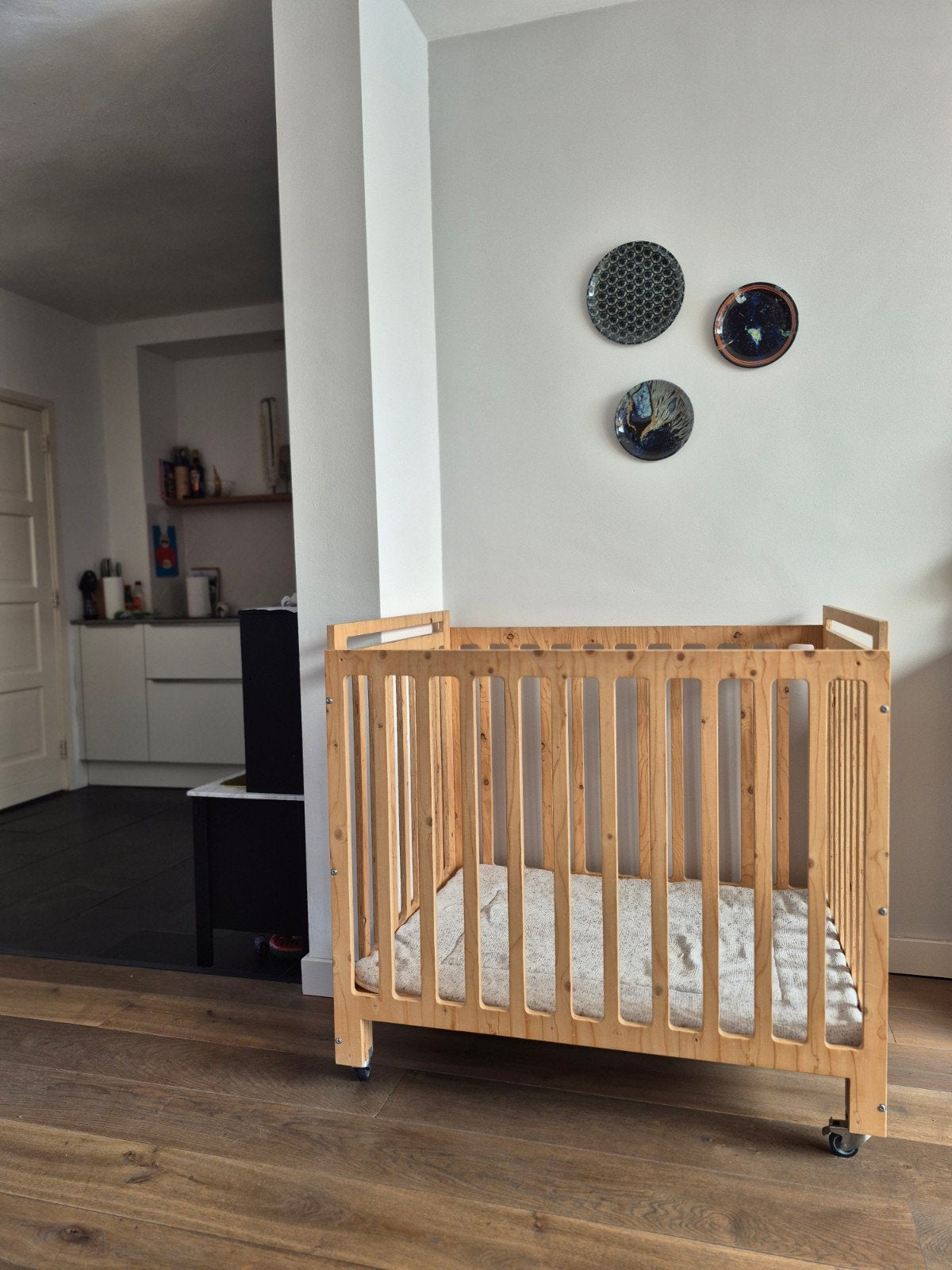 Houten box met Wieltjes, Ophalen, Zo goed als nieuw, Ledikant