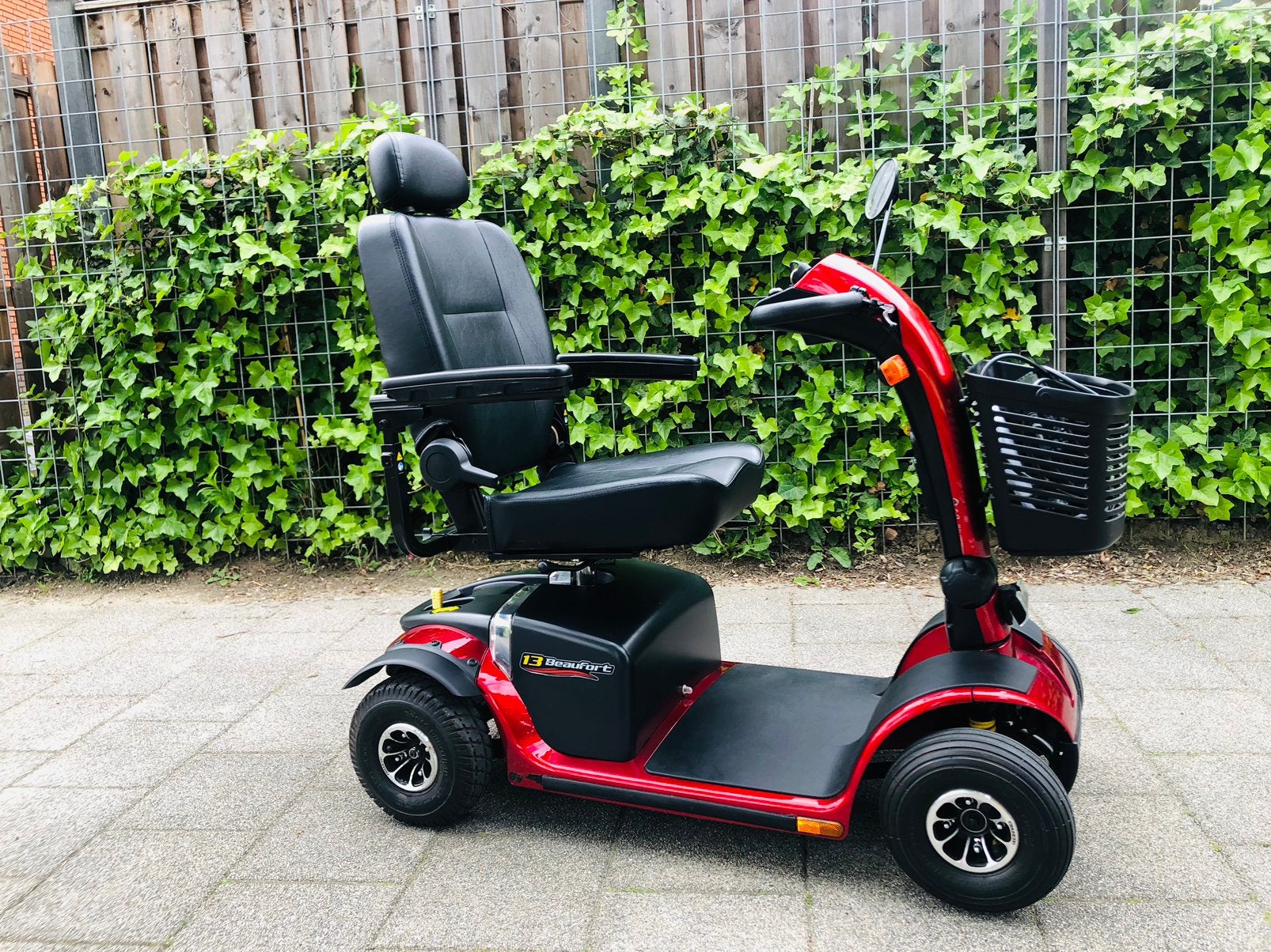 Vrij nieuwe compact scootmobiel Pride Beaufort 4wiel, Diversen, Ophalen of Verzenden, Zo goed als nieuw