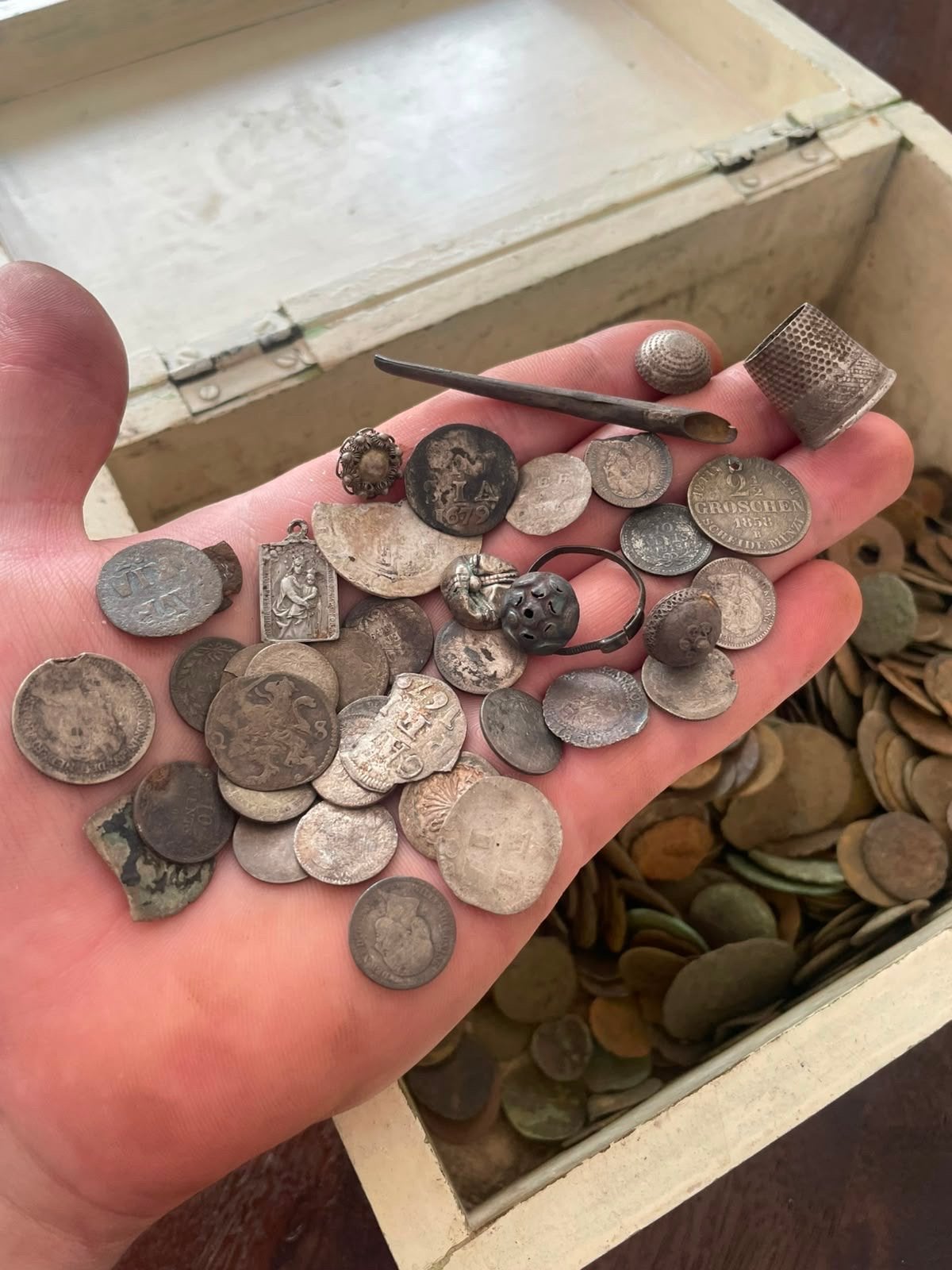 Kist met ruim 800 munten romeins tot 19e eeuws, Ophalen of Verzenden, Overige landen, Setje