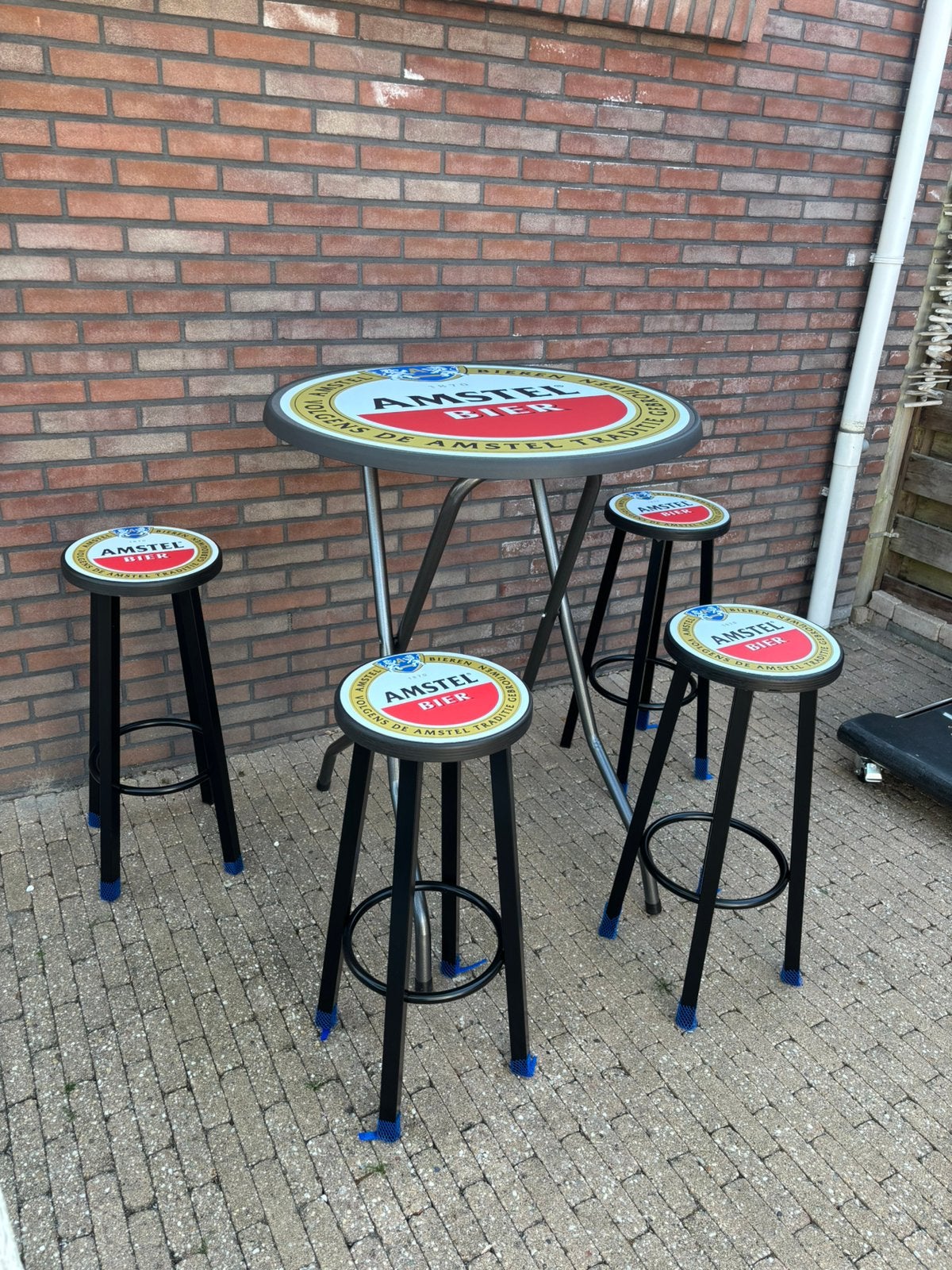 Amstel bier set, barkrukken en statafel