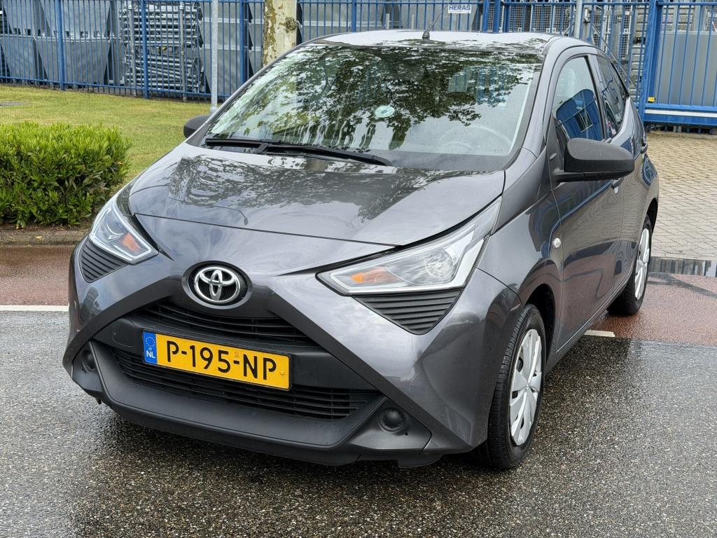 Toyota Aygo 1.0 VVT-i x-fun (bj 2022), Auto's, Toyota, Gebruikt, Euro 6, 4 stoelen, Origineel Nederlands