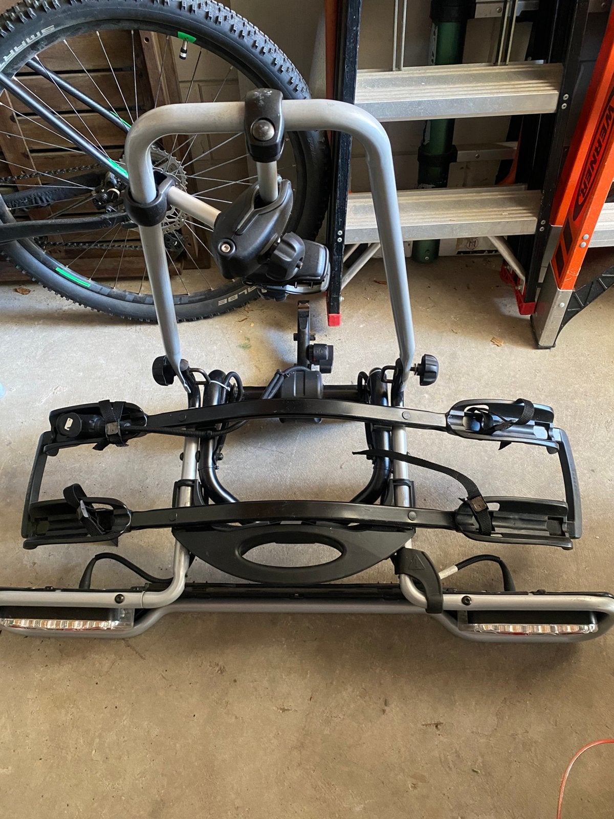Fietsdrager met adapter, Ophalen, Zo goed als nieuw, Trekhaakdrager