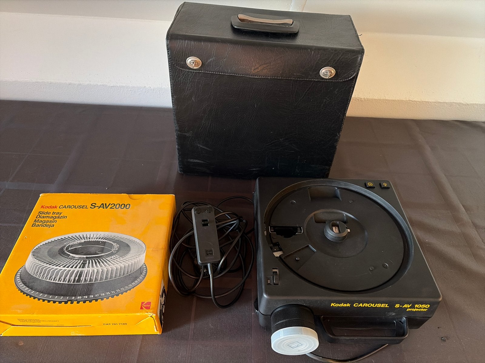 Kodak Carousel S-AV 1050 projector met S-AV2000 magazijn, Ophalen, Zo goed als nieuw
