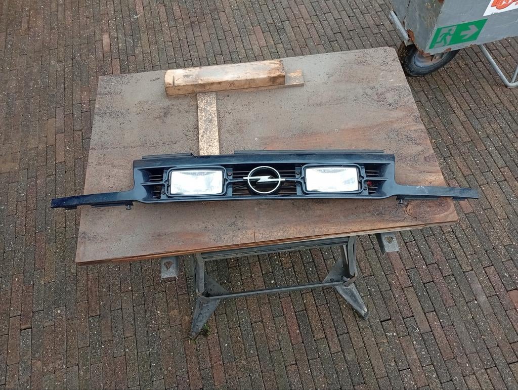Astra f hella grill, Auto diversen, Ophalen of Verzenden, Hydraulisch, Garagekrik